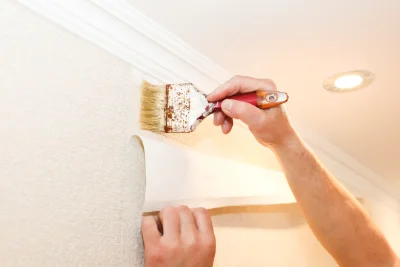Pose de papier peint à Magenta — revêtements muraux et toiles de verre